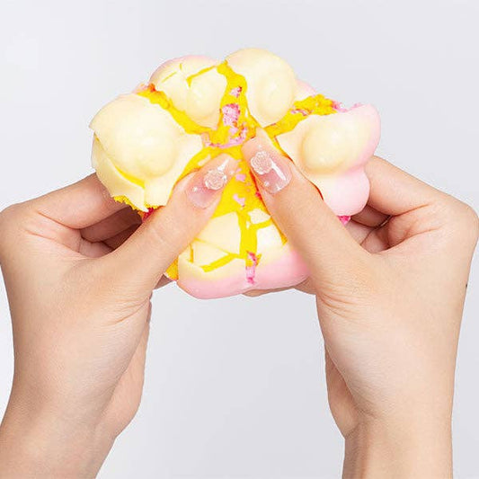 Wax Squishies® Cat Paw Wax Cracking