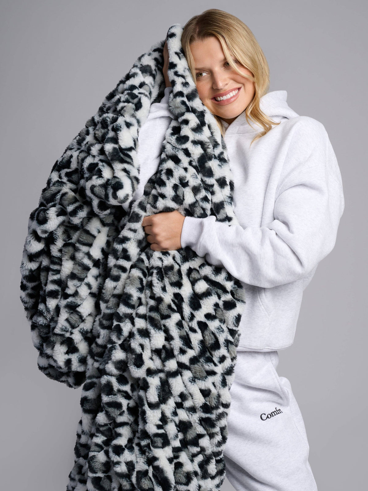 Comfrt Dreamer Blanket – Medium | Ultra-Soft Oversized Plush Blanket