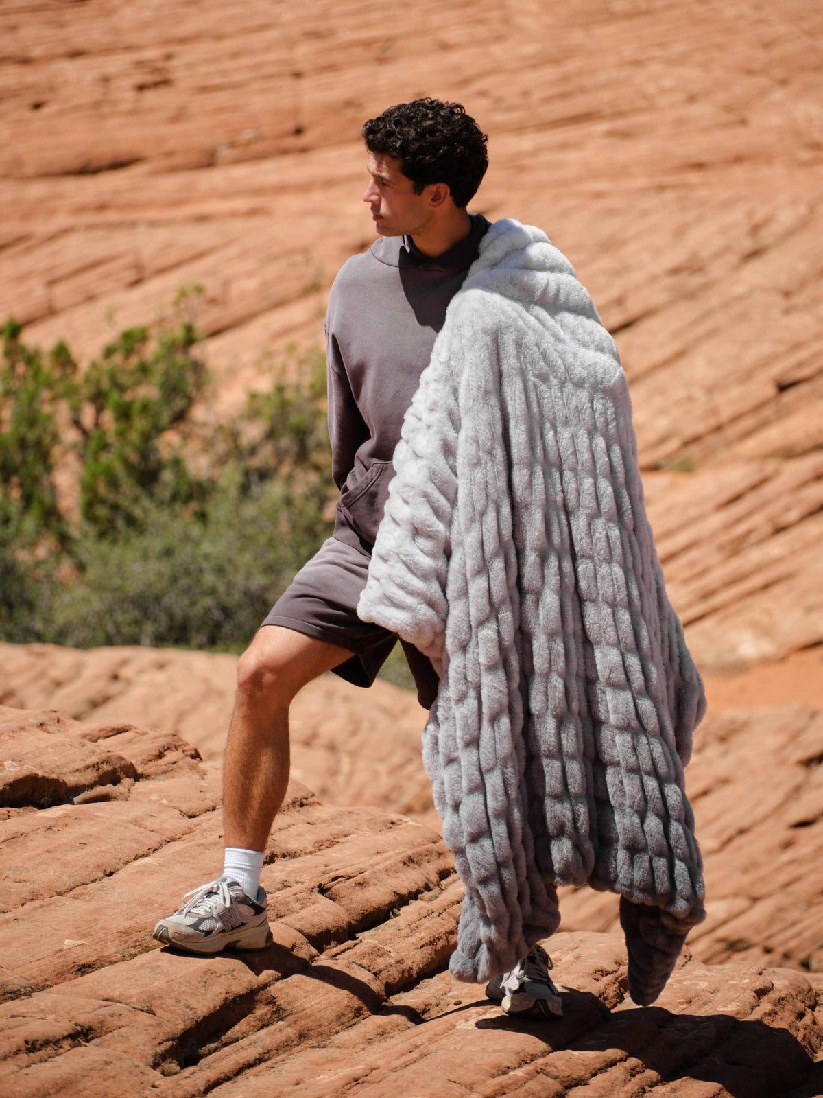 Comfrt Dreamer Blanket – Medium | Ultra-Soft Oversized Plush Blanket