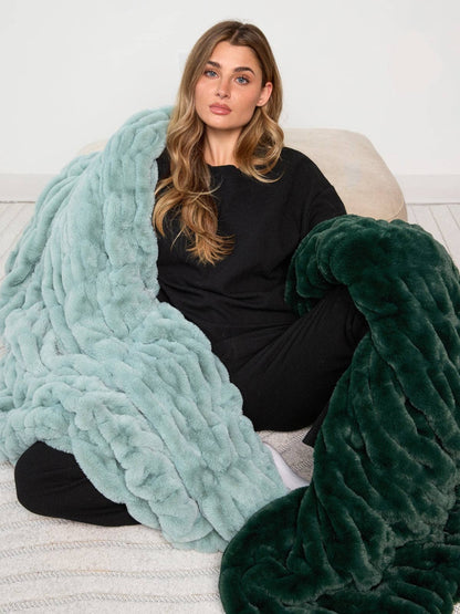 Comfrt Dreamer Blanket – Medium | Ultra-Soft Oversized Plush Blanket