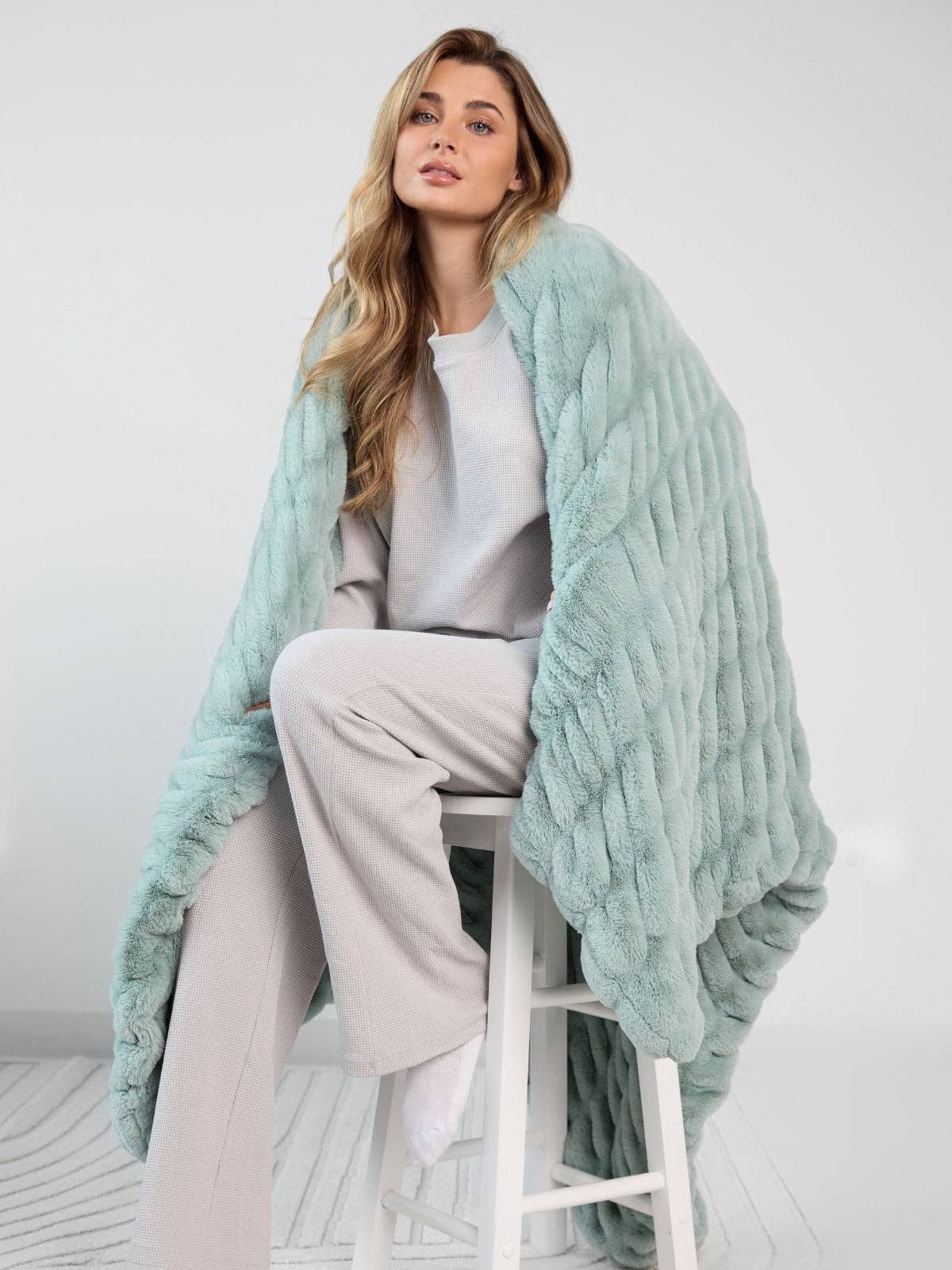 Comfrt Dreamer Blanket – Medium | Ultra-Soft Oversized Plush Blanket